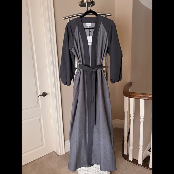 Riva Two-Tone Balloon Sleeve Open Abaya with Belt - Picture 4 of 4